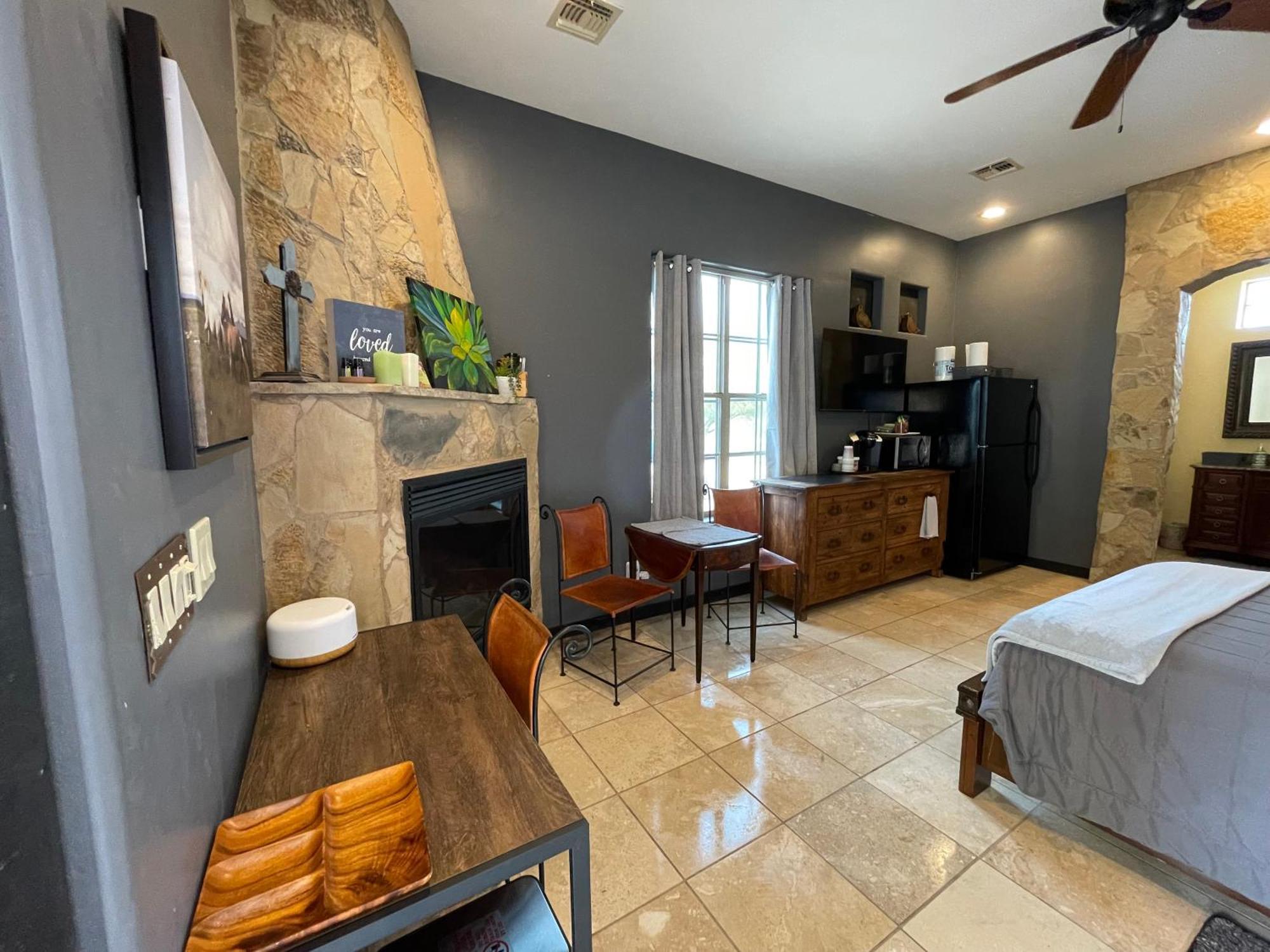 Sunset Suite - Cave Creek Guest Suites Exteriör bild