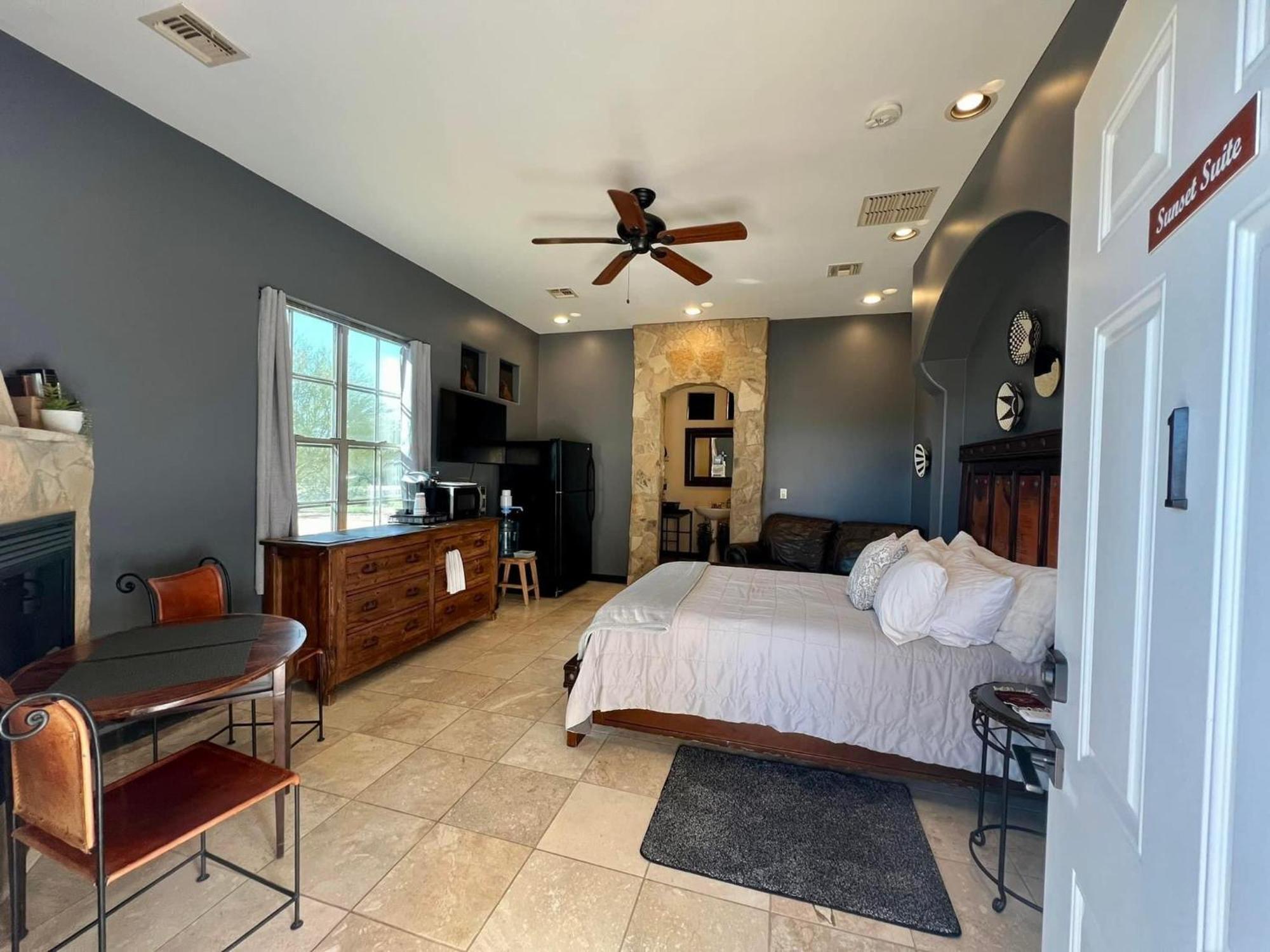 Sunset Suite - Cave Creek Guest Suites Exteriör bild